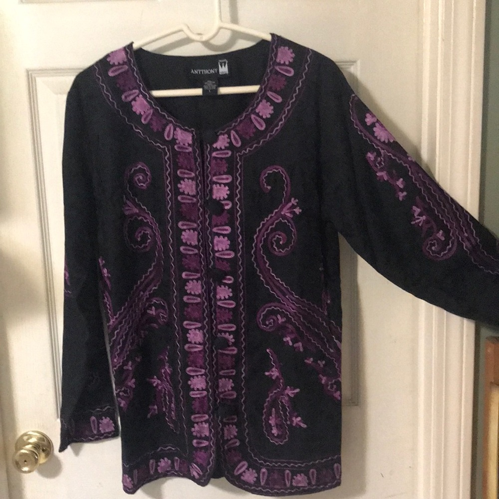 ANTTHONY women’s 5 button up jacket.